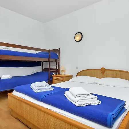 Quadruple Uvala Pokrivenik 2069e 3* Split