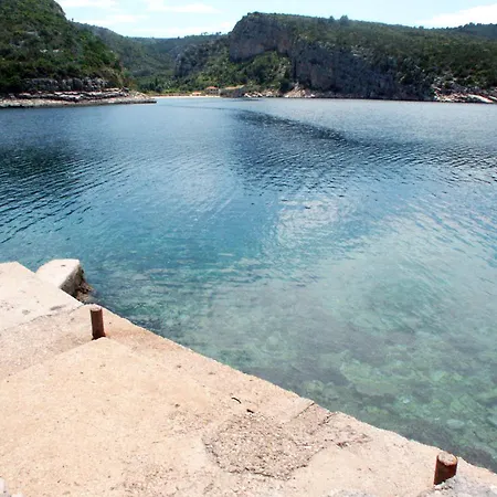 Quadruple Uvala Pokrivenik 2069e Gasthof Split