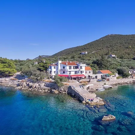 Quadruple Uvala Pokrivenik 2069e Gasthof Split